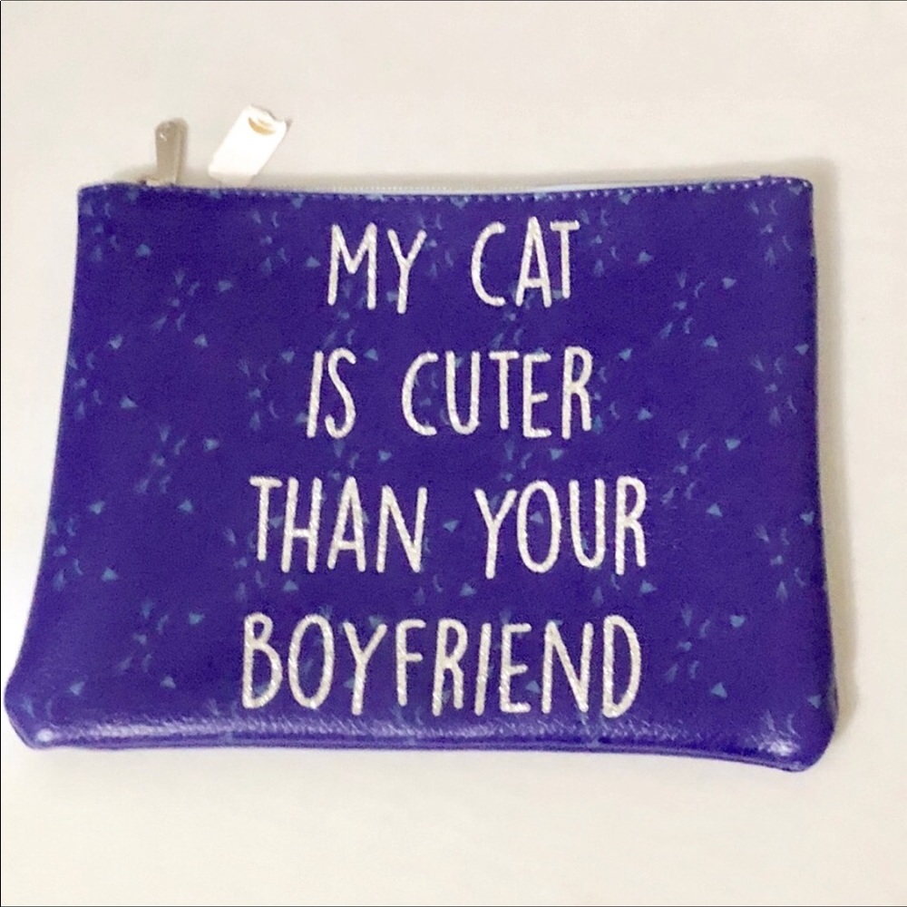 Cosmetic accessory pouch